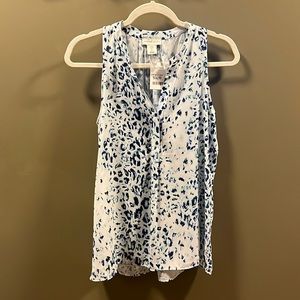 Adrienne Vittadini size small sleeveless blouse. Never work, tags still on.